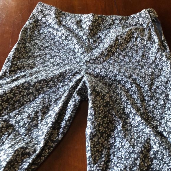 Casual Corner Stretch black & white floral pants sz 4, side zipper. ankle length - Picture 1 of 7